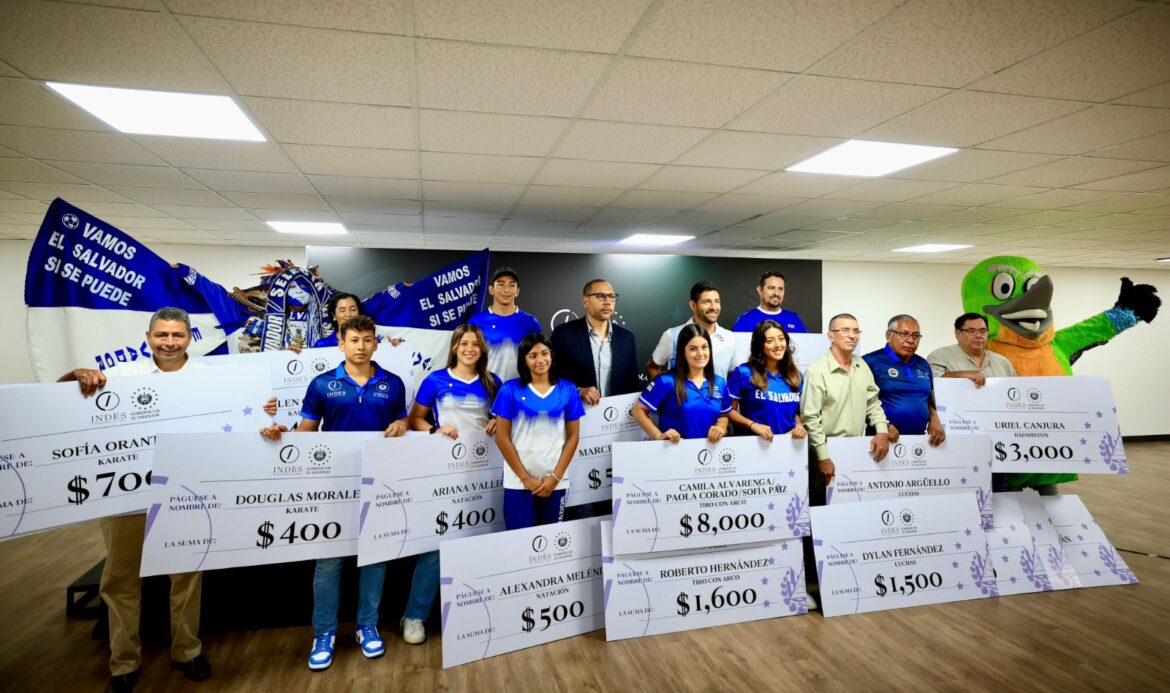 INDES premia a deportistas con logros internacionales en el semestre de 2024