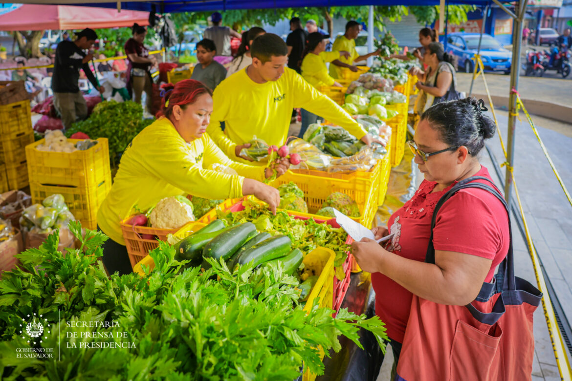 Gobierno de Bukele pone a disposición de la población productos más frescos y a precios más bajos en agromercados