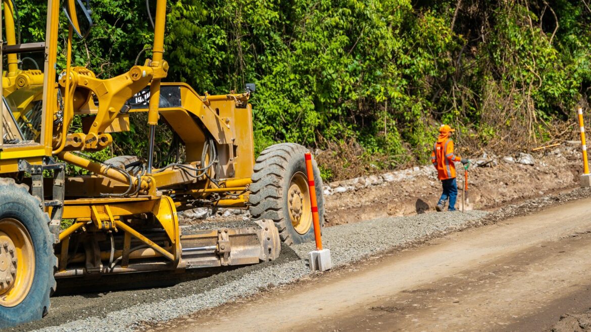 Equipos de FOVIAL iniciaron trabajos para rehabilitar 12 kilómetros de la Ruta de Paz, Morazán