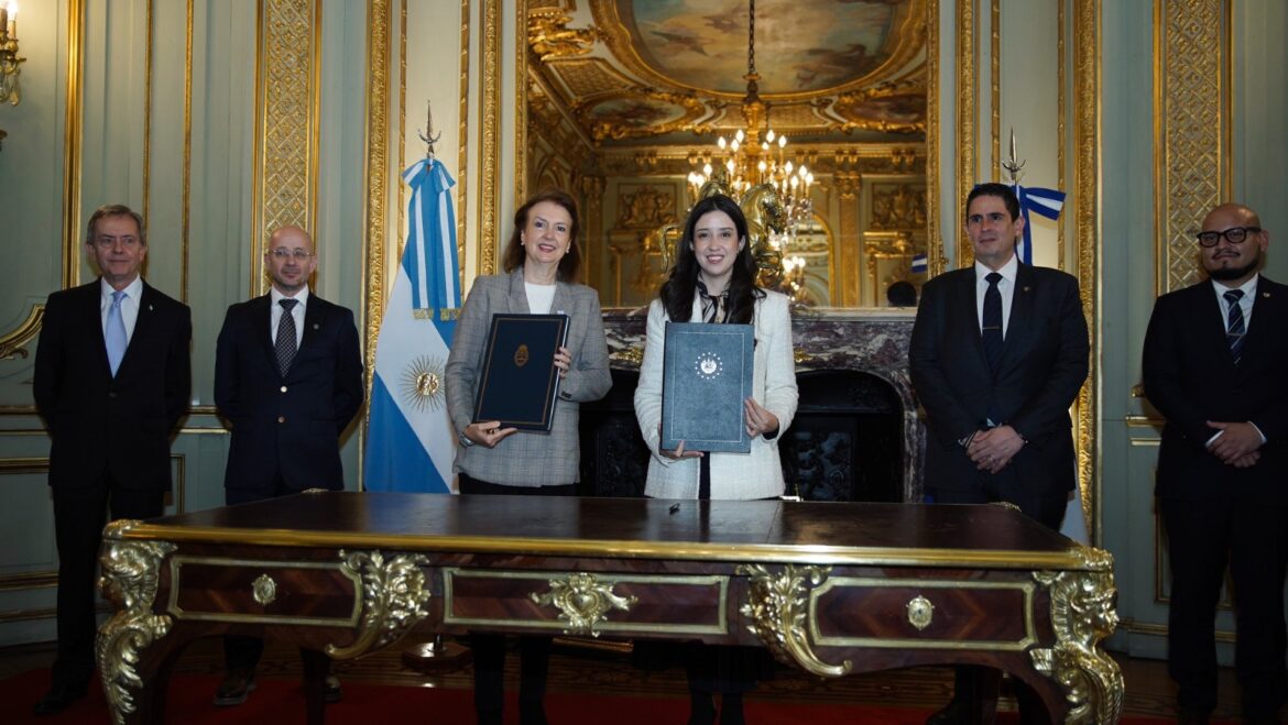 El Salvador y Argentina firman Acuerdo de Cooperación en los usos de la energía nuclear