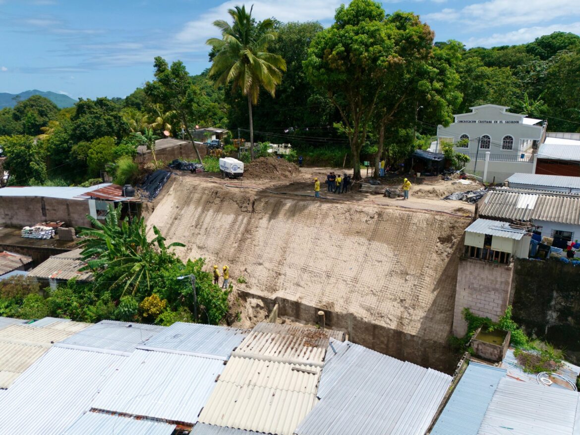 MOP realiza obras de mitigación en la colonia San Antonio de Soyapango