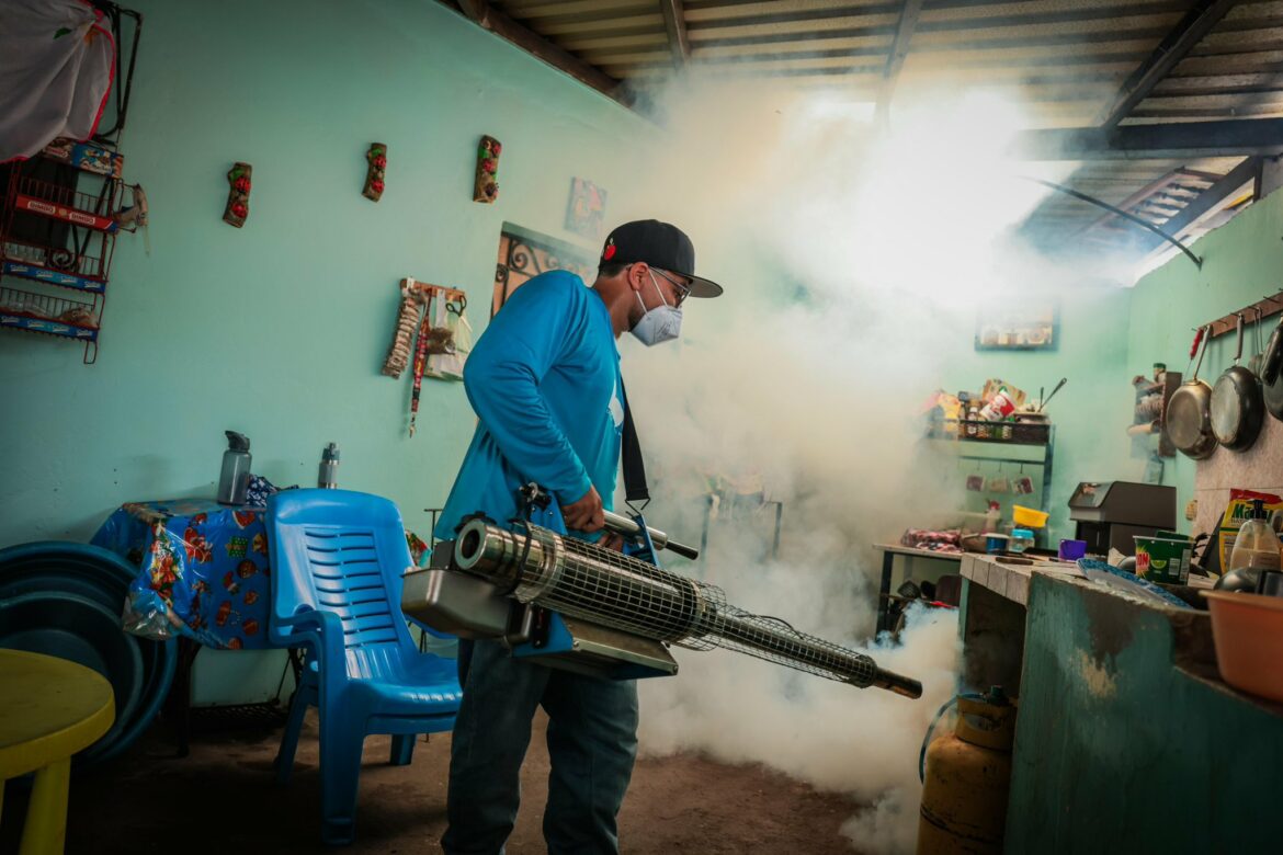 Cuadrillas de la DOM realizan tareas preventivas contra el dengue en diferentes puntos del país