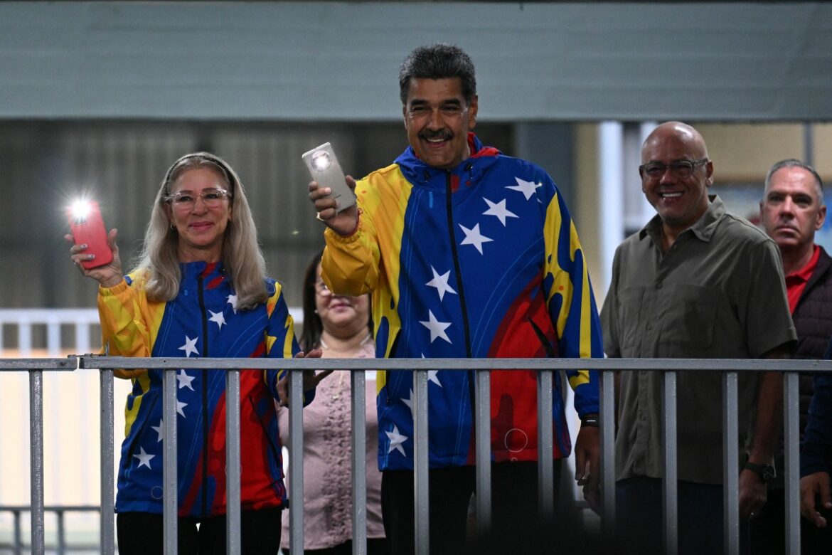 El CNE da como ganador a Maduro con el 51,2% de los votos frente al 44,2% de Edmundo González