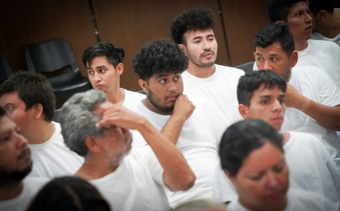 FGR solicitó que colombianos y salvadoreños acusados de estafas informáticas sigan en prisión