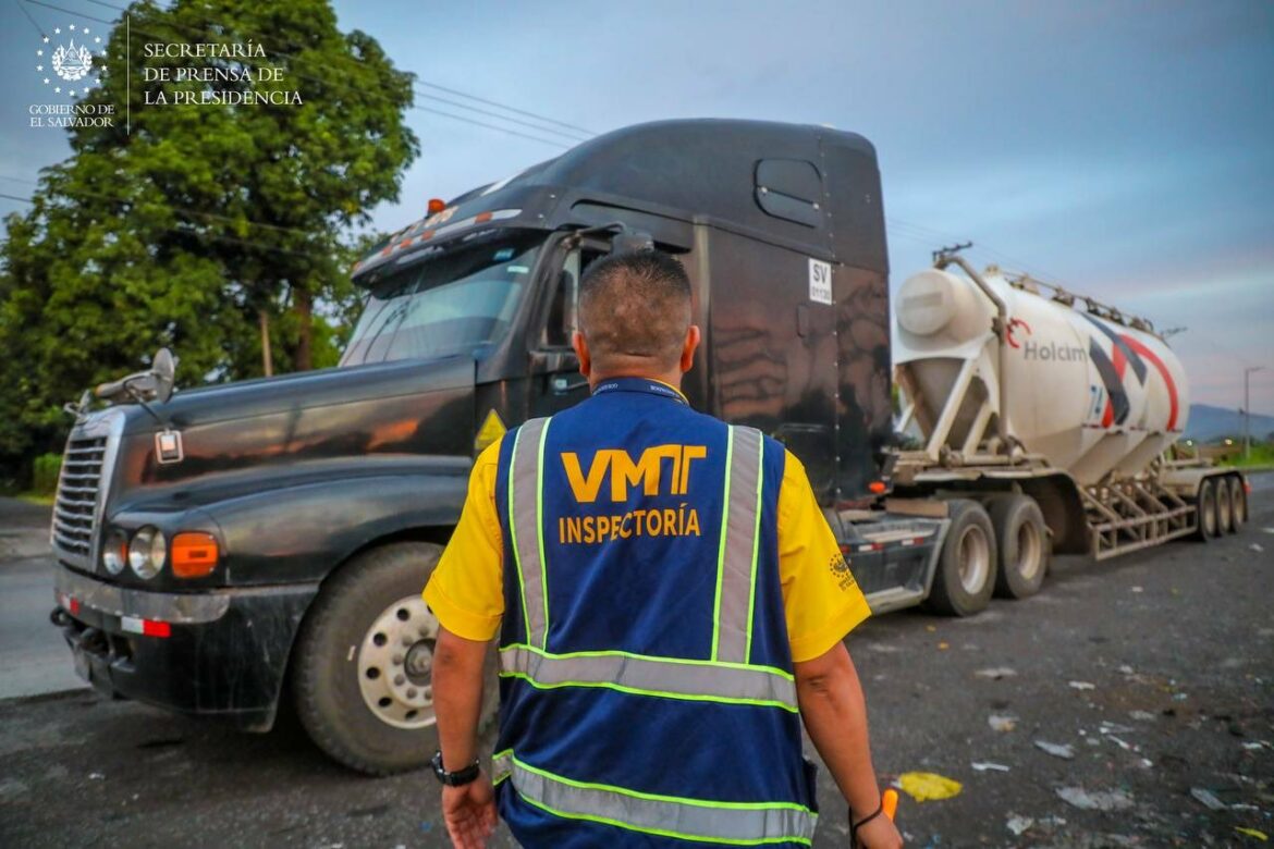 Transporte de carga tendrá restricción de paso en carretera Surf City durante el feriado