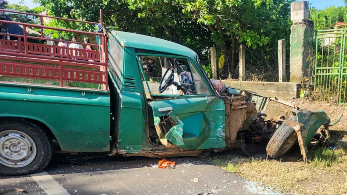 Choque entre pick up ocasionan aparatoso accidente de tránsito en Ahuachapán