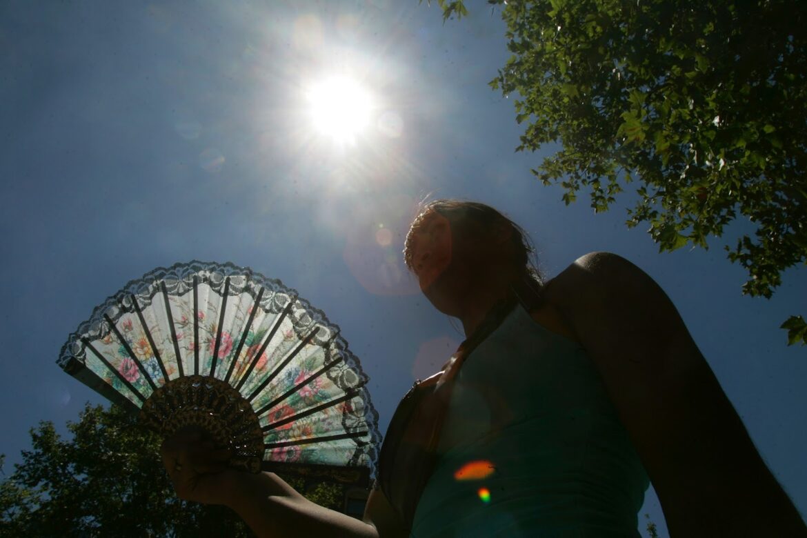 Clima caluroso persistirá este martes, indica Medio Ambiente