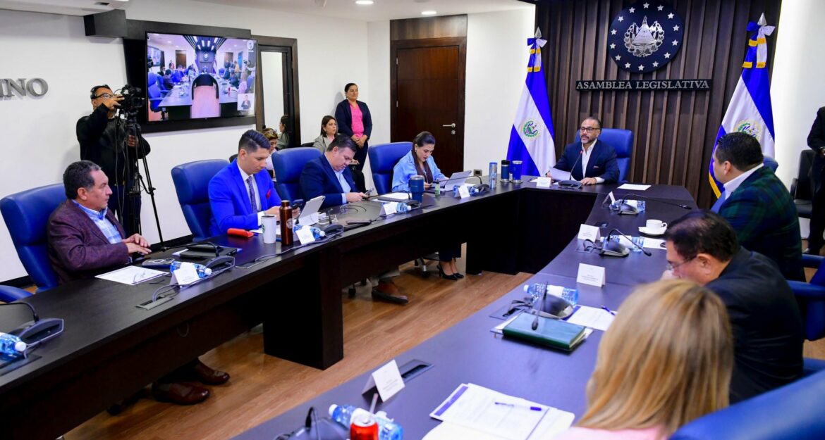 Comisión Política realiza hoy las últimas entrevistas a candidatos a magistrados del TSE