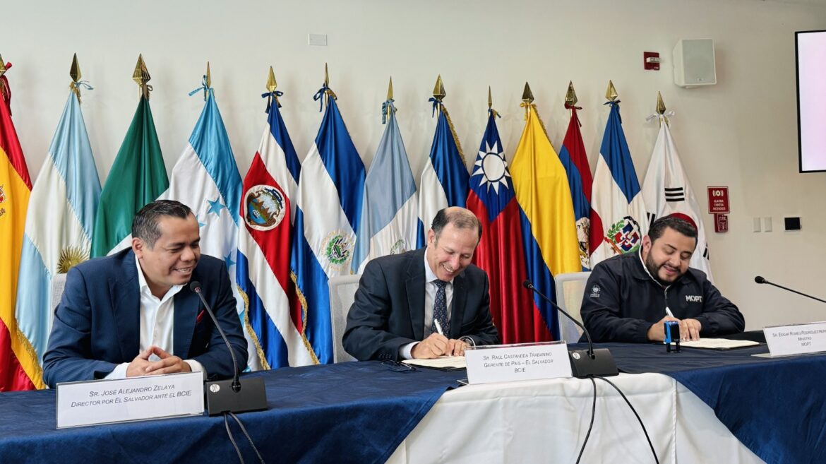 BCIE y MOP suscriben convenio de Ayuda de Emergencia por un millón de dólares