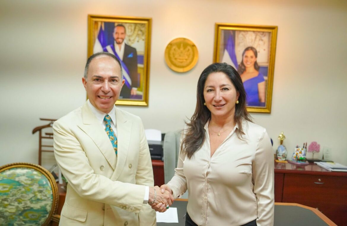Ministra Michelle Sol se reúne con embajador de Italia en El Salvador, Paolo Emanuele Rozo Sordini