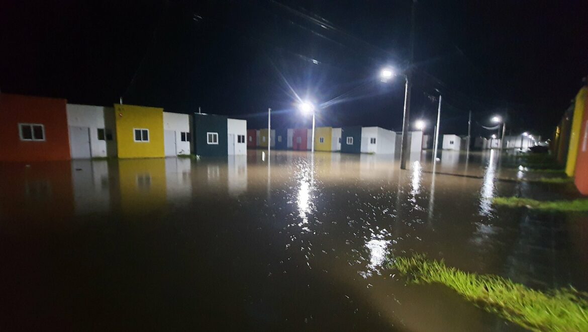 Inundaciones y árboles caídos tras tormenta eléctrica en diferentes puntos del país