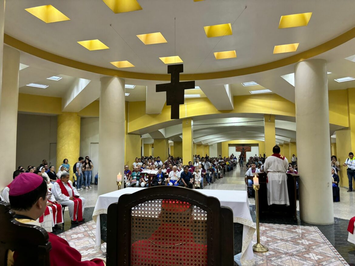 Arranca peregrinación en honor a San Óscar Arnulfo Romero