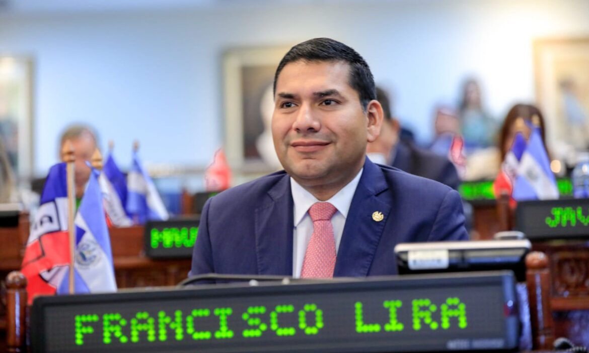 Diputado de ARENA, Francisco Lira sobre elección magistrados TSE: «Esperaría que ellos (Nuevas Ideas) tomen su tiempo para meditar y que podamos escoger los mejores perfiles técnicos»