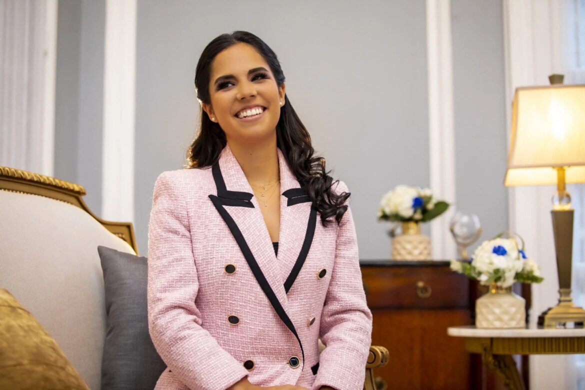 Mensaje de la Primera Dama Gabriela de Bukele sobre la leche materna «es una receta única»
