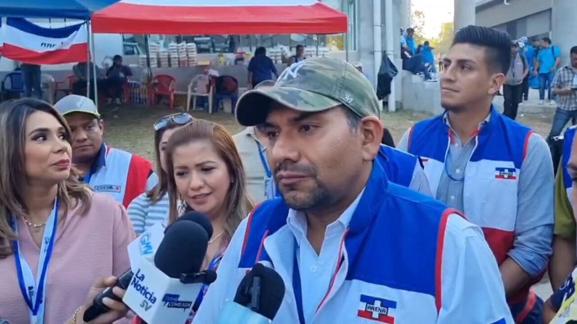 Diputado de ARENA Francisco Lira confirma tiene asignado cuatro guardaespaldas: «No depende de mi, me los están dando»