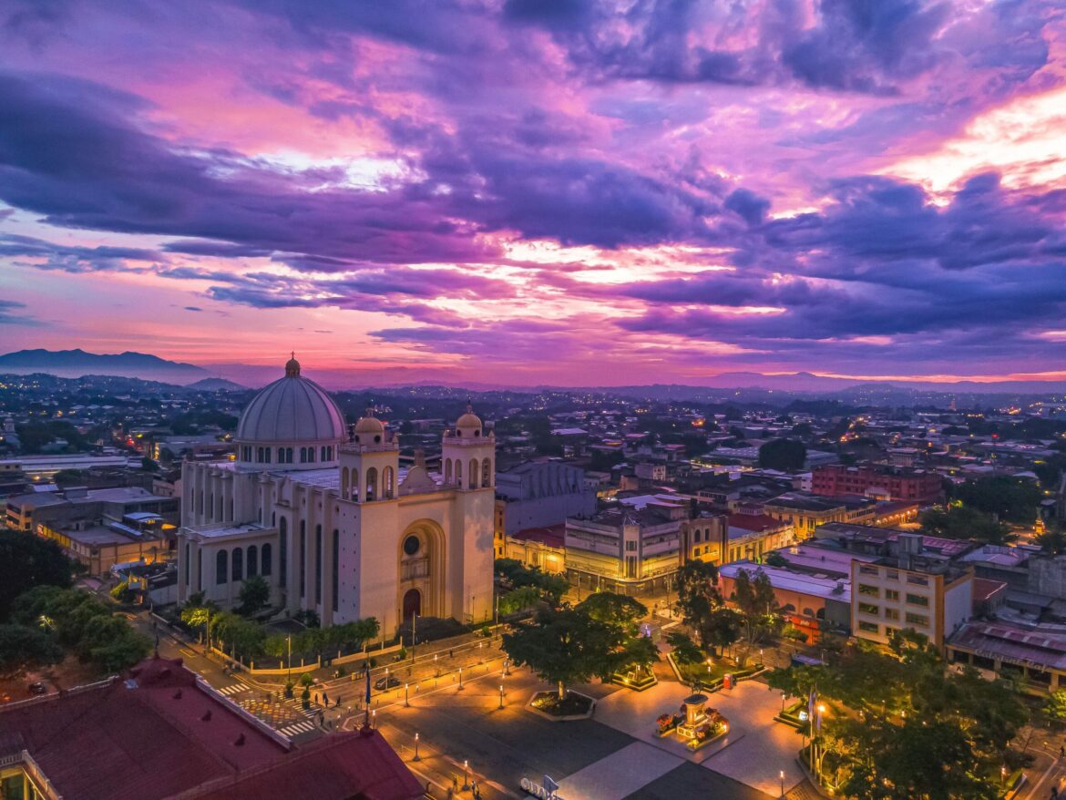 CEPAL: Inversión extranjera directa de El Salvador aumentó 344 % en 2023