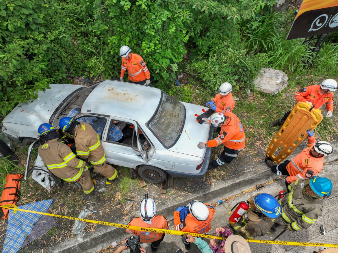 Equipos de primera respuesta realizan simulacro de accidente vial en el marco de fiestas agostinas