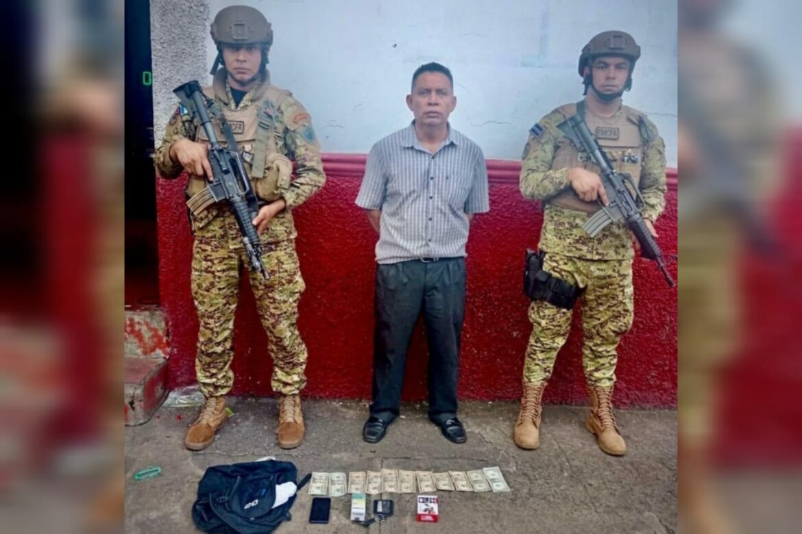 Capturan a sujeto que amenazaba y extorsionaba a comerciantes del mercado de Sonsonate