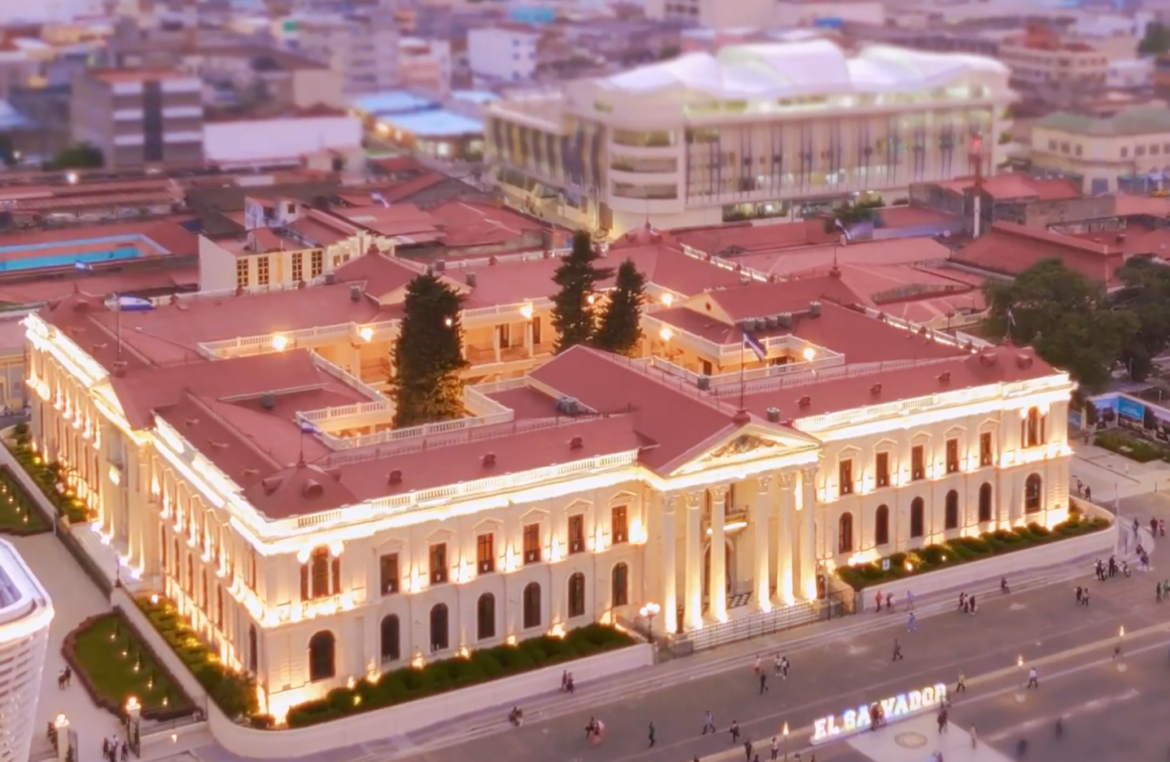 El Palacio Nacional reabrirá sus puertas este sábado, anuncia presidente Bukele