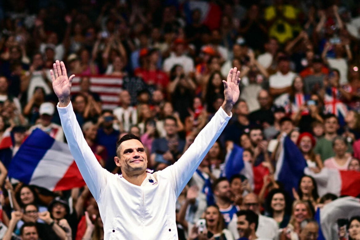 El francés Marchand asciende a los cielos de París 2024 con su cuarto oro