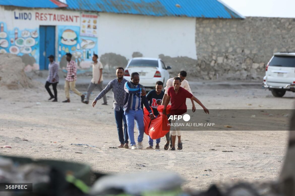 Al menos 32 muertos en un atentado islamista en una playa de Somalia