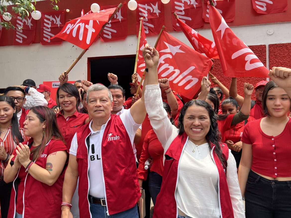 FMLN juramenta al nuevo secretario general, Manual Flores, y a la secretaria adjunta, Marleni Funes