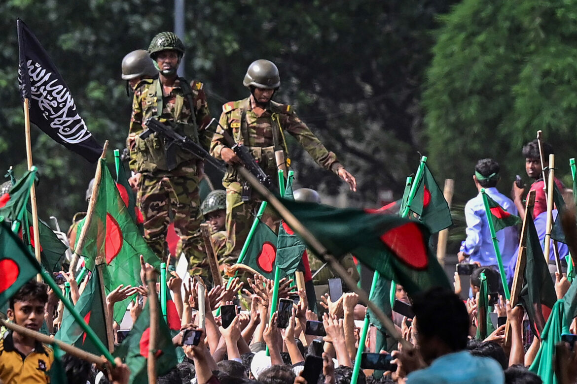 Al menos 20 muertos en las protestas este lunes en la capital de Bangladés, indica la policía