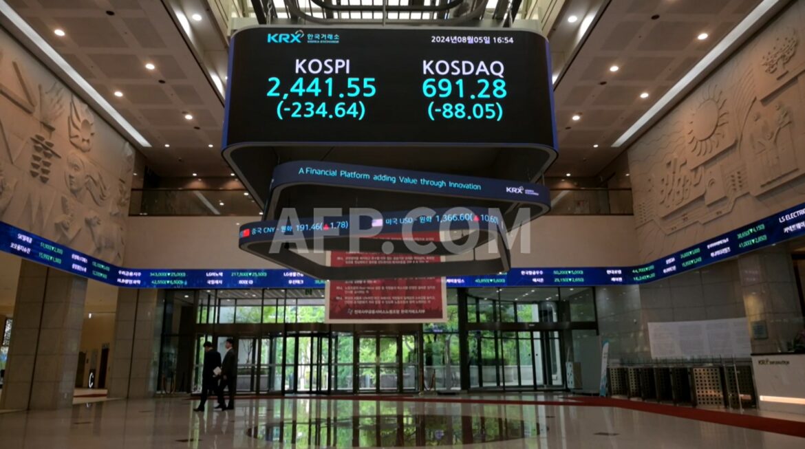 Wall Street sufre derrumbe siguiendo al resto de los mercados