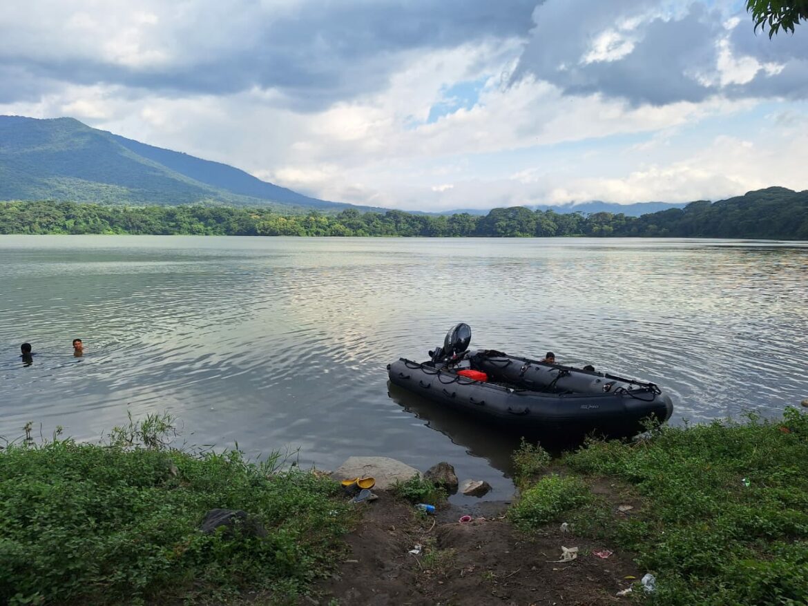 Sigue la búsqueda de persona que se habría ahogado en la laguna de Chanmico, San Juan Opico