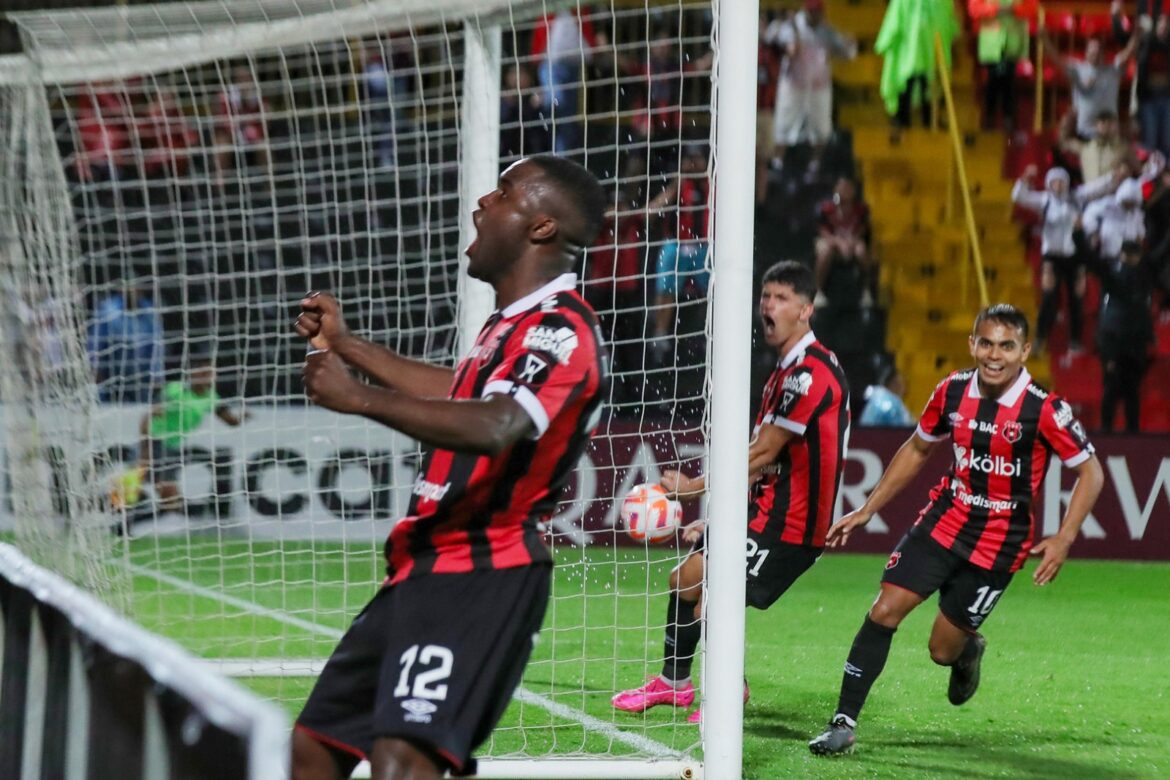 Alajuelense en El Salvador para disputar la Copa Centroamericana