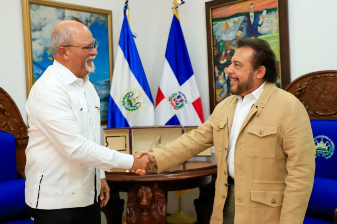 Vicepresidente Ulloa se reunió con el embajador de República Dominicana