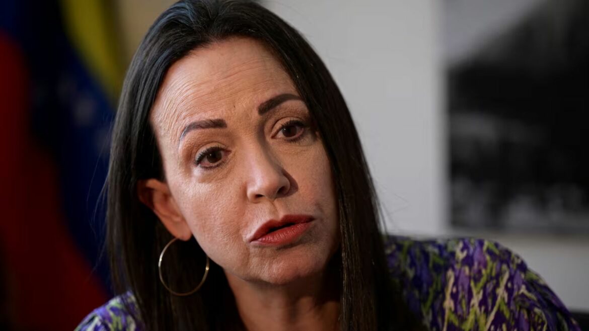 Machado advierte de una «ola migratoria» nunca vista desde Venezuela si Maduro se aferra al poder