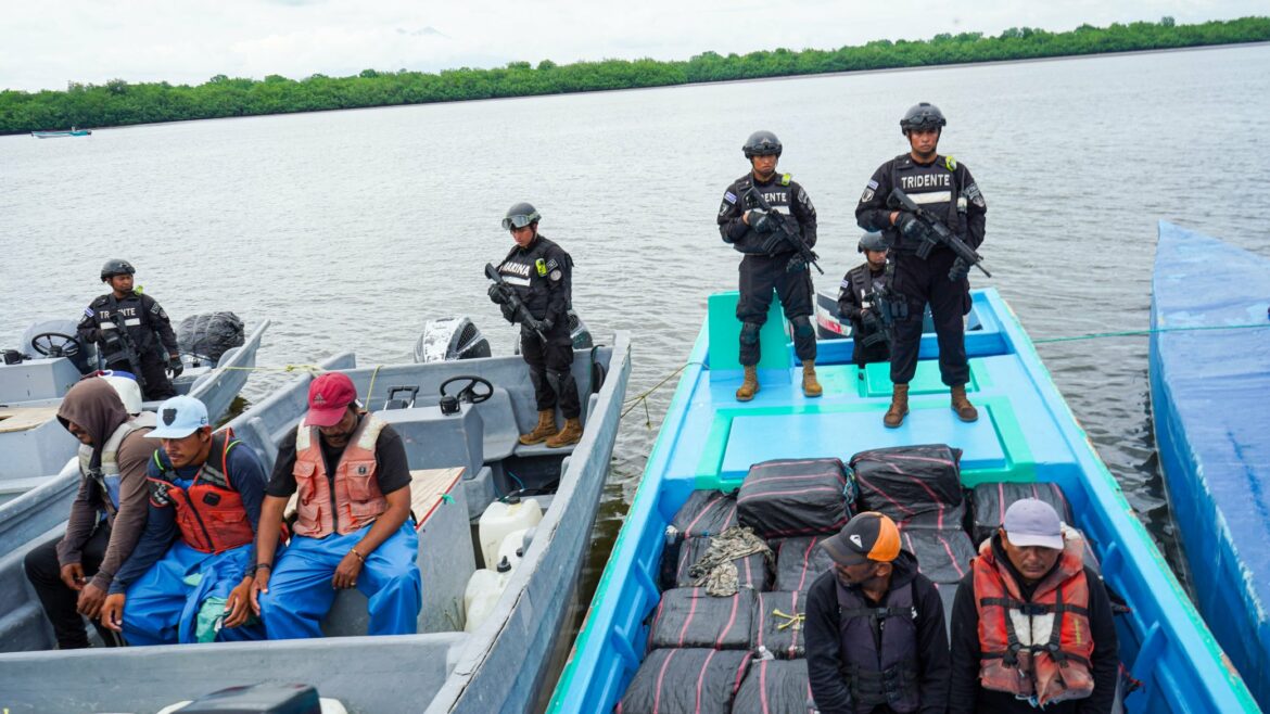Marina Nacional interceptó embarcación con más de 1,500 kilos de cocaína valorada en $38.7 millones