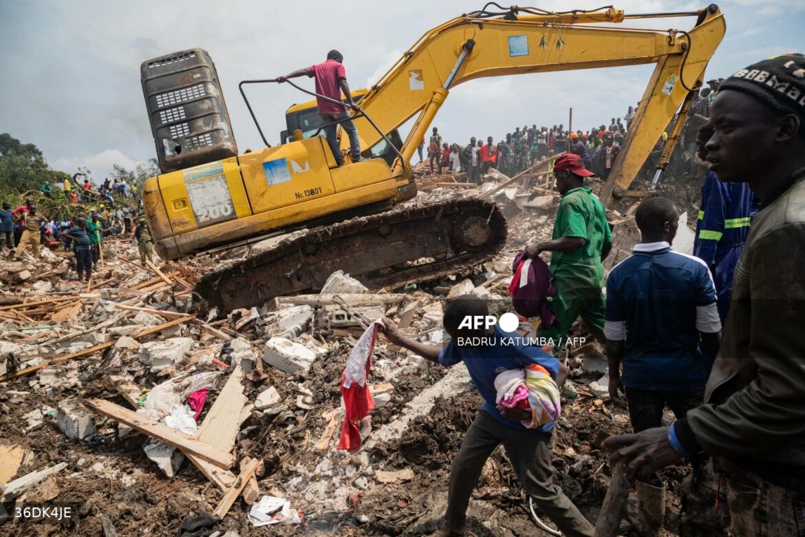 Ocho muertos, incluido dos niños, al derrumbarse un vertedero en Uganda