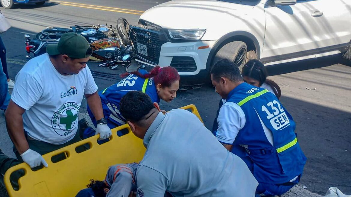 Accidente de tránsito deja a motociclista con graves lesiones
