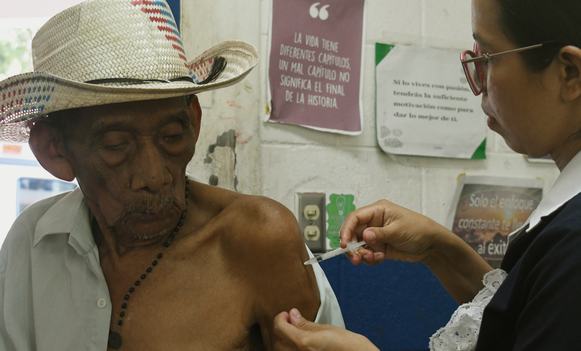 Brinda atención médica de primer nivel y asesoría legal a la población de Morazán Sur
