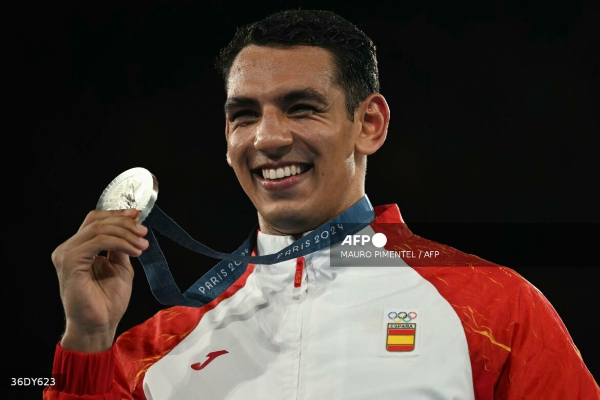 Ayoub Ghadfa se cuelga la primera plata del boxeo español en 24 años
