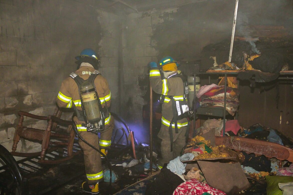 Liquidan incendio en una vivienda en Chalatenango