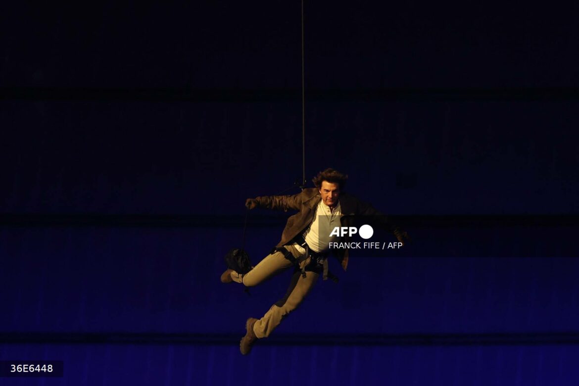 Tom Cruise saltó del techo: París le pasa el testigo olímpico a Los Ángeles