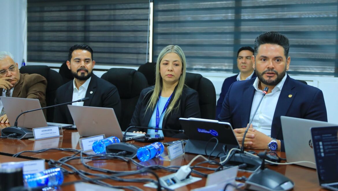 Diputados recibieron al presidente del BCR para el estudio de las iniciativas de Bukele que buscan regular las cooperativas en el país y disolver el INSAFOCOOP