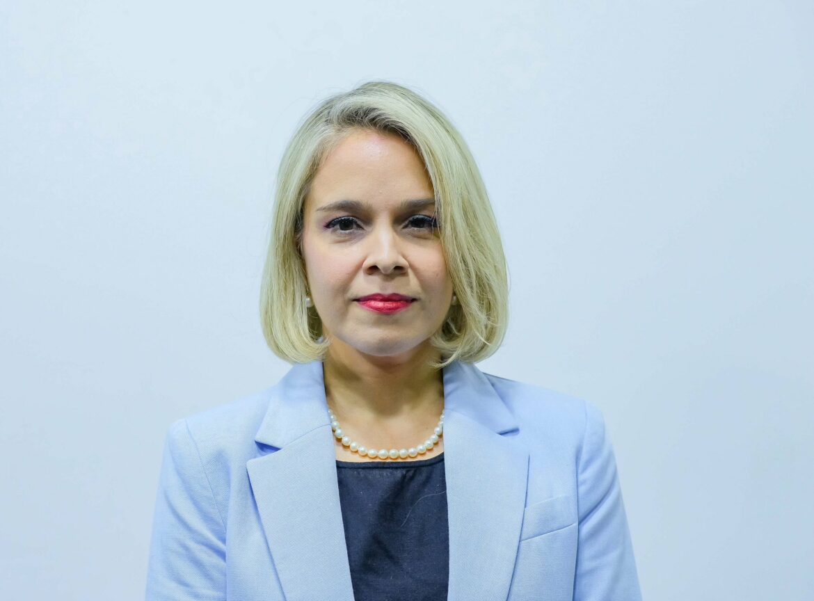 Candidata a magistrada de la CSJ aseguró que no tiene afiliación partidaria pero que fue asesora de la fracción del FMLN