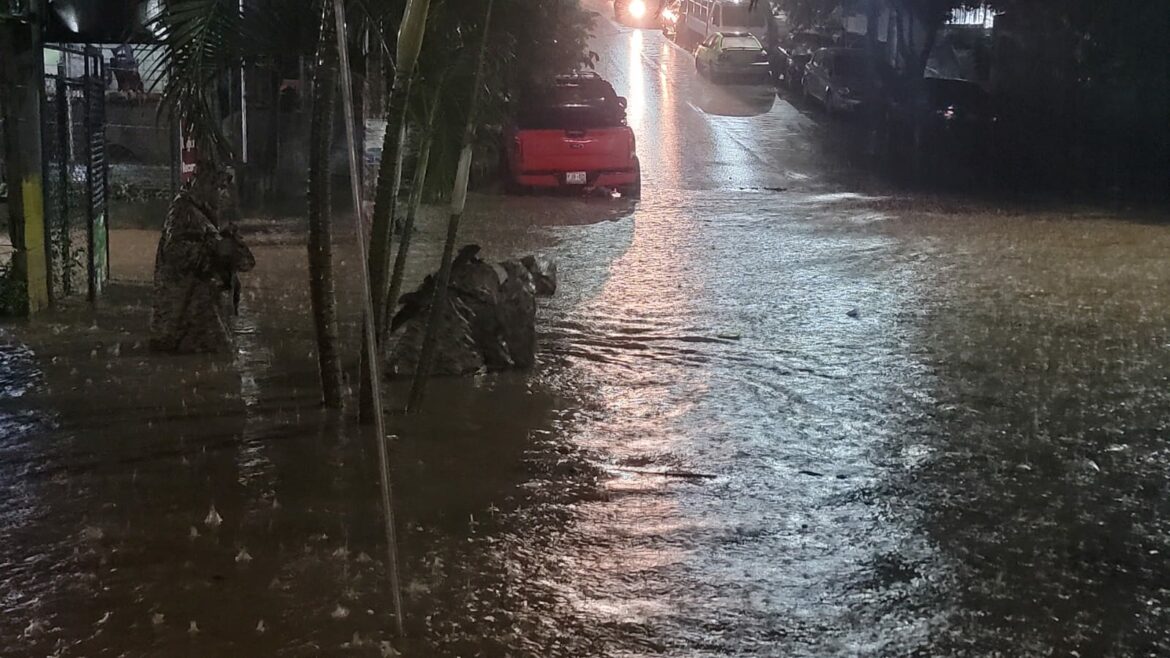Inundaciones de calles, vehículos estancados y árboles caídos entre las primeras emergencias por las recientes lluvias