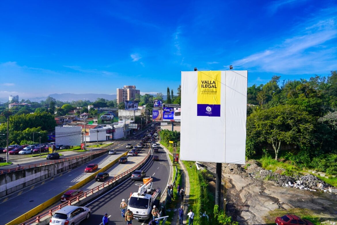 Desde 2016, empresas publicitarias adeudan más de $1 millón en tasas a la Alcaldía de San Salvador Centro y siguen operando con vallas ilegales