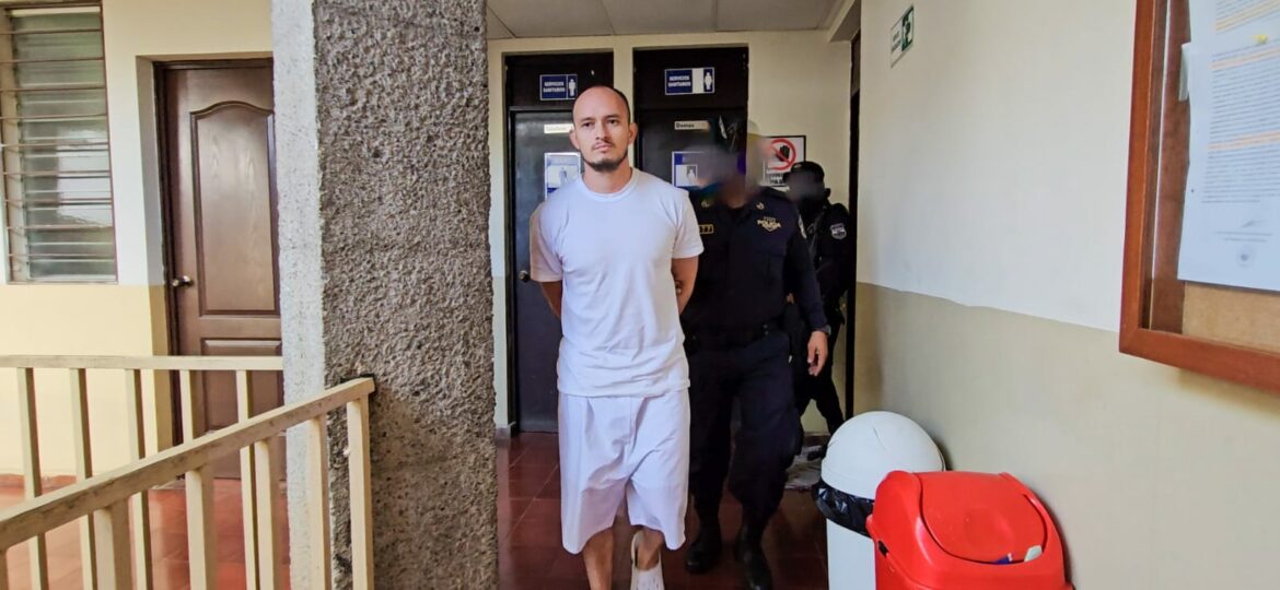 Inicia audiencia contra el hombre acusado de asesinar a su expareja que estaba embarazada