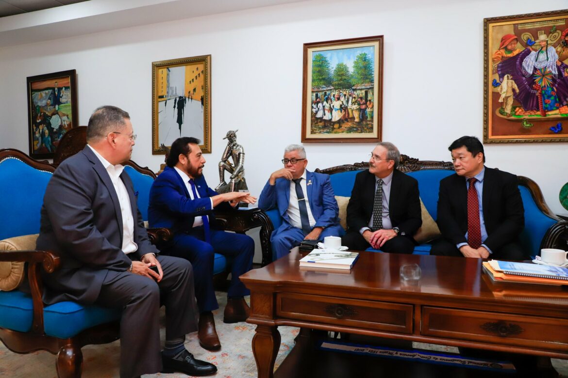 Ulloa afirma que BioCleaner está interesada en invertir en áreas relacionadas con agua