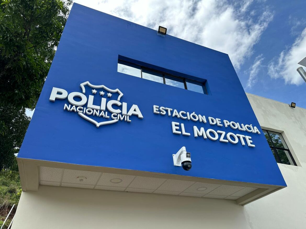 Gobierno inaugura estación policial «El Mozote» en Morazán