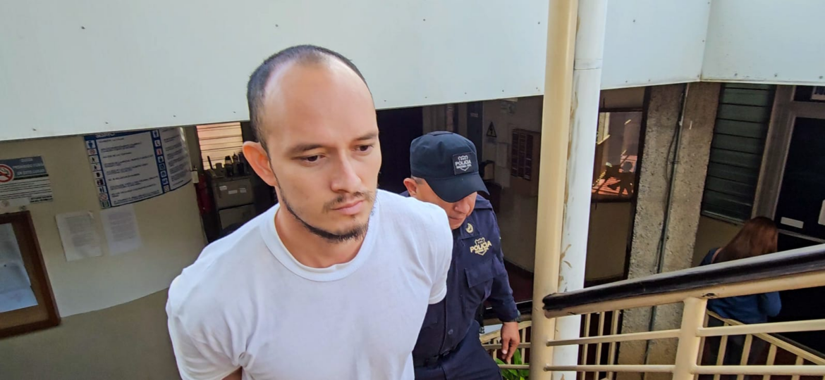 Sujeto implicado en el homicidio de su expareja embarazada permanecerá en prisión mientras sigue proceso penal