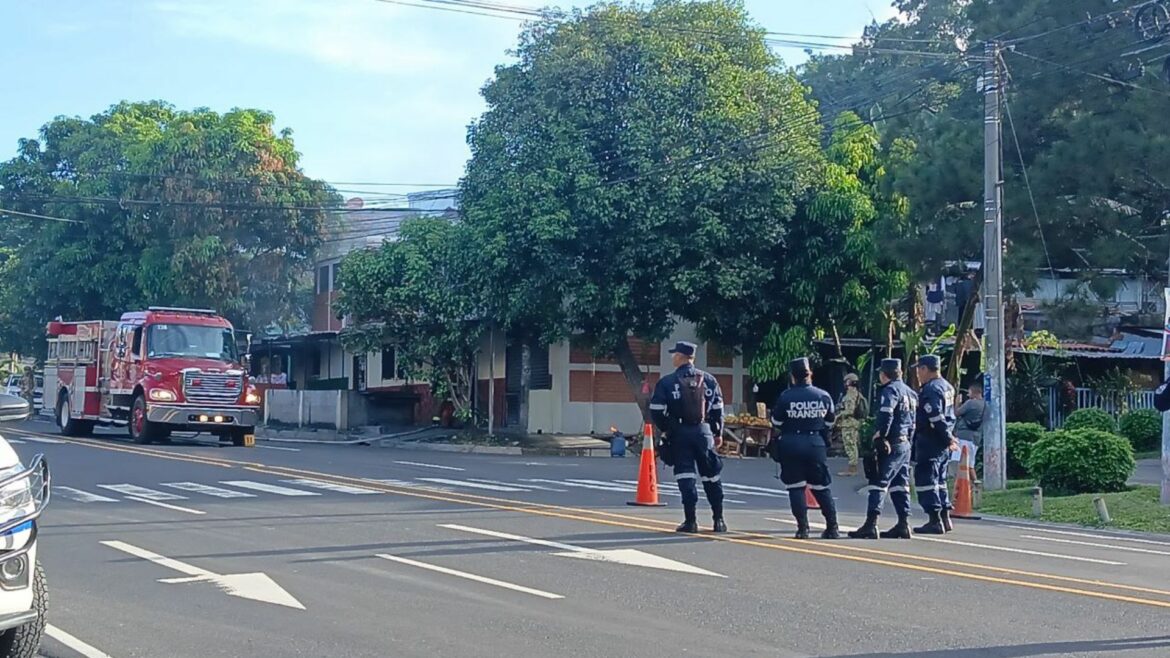 Reportan explosión de cilindro de gas por fuerte incendio en San Salvador