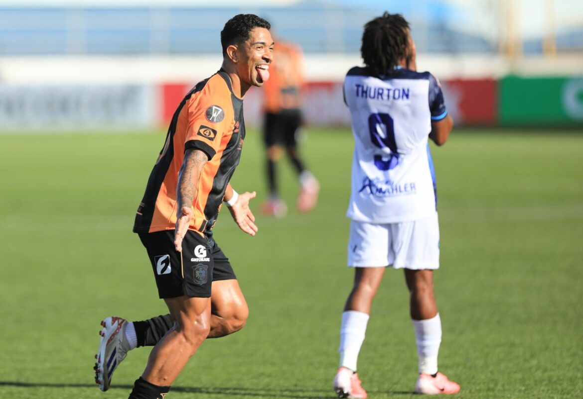 Águila derrota a Port Layola en la Copa Centroamericana