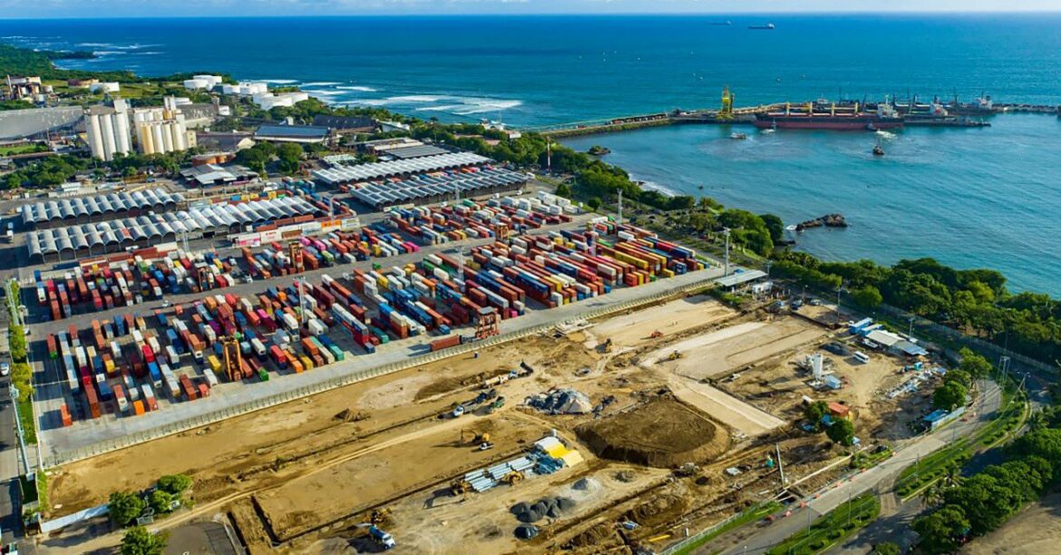 Ministra de Economía asegura que el proyecto de renovación y activación de los puertos de Acajutla y La Unión tendrán un «impacto catalizador» en el crecimiento económico del país